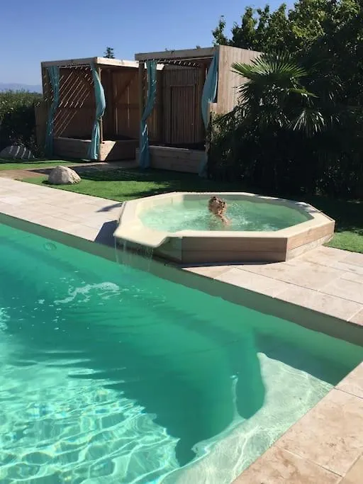 Grande Maison De Charme Avec Piscine Au Coeur Des Vergers Et Vignobles La Roche-de-Glun 0*,  Francia