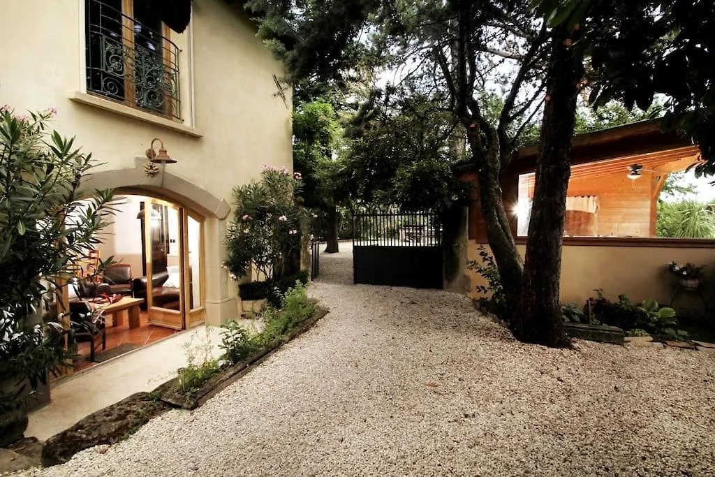 Grande Maison De Charme Avec Piscine Au Coeur Des Vergers Et Vignobles La Roche-de-Glun 0*,  Francia