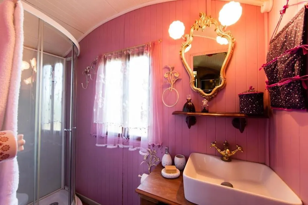 Holiday home Grande Maison De Charme Avec Piscine Au Coeur Des Vergers Et Vignobles La Roche-de-Glun France